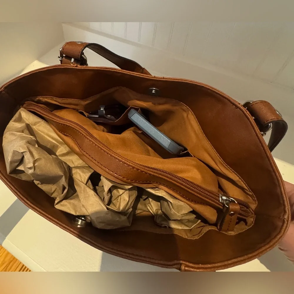 Relic Shoulder Bag - Picture 11 of 15